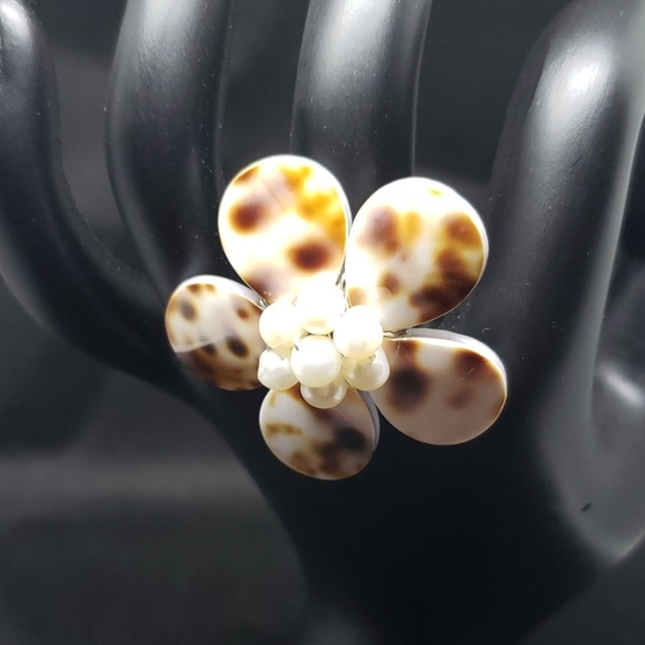 Ring - Picture 2 of 5